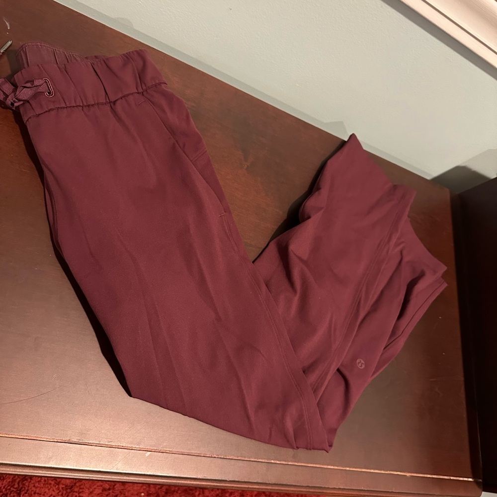 Lululemon on the fly joggers